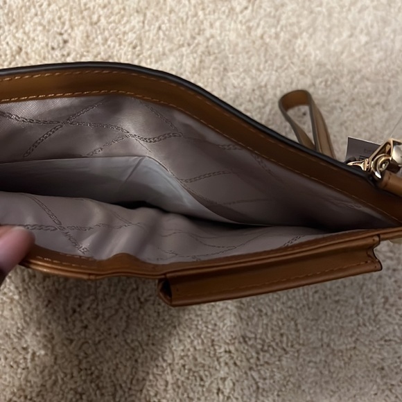 New Michael Kors wristlet - Picture 6 of 6